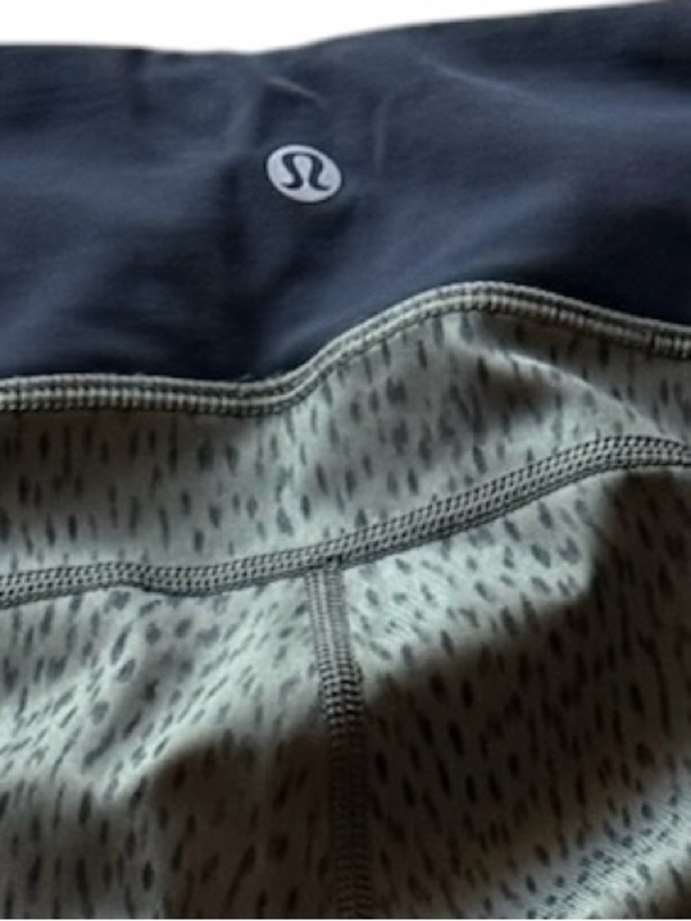 Lululemon Top Speed Cropped Active Leggings in Dottie Dash Fatigue Green Size 6